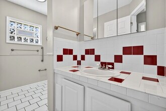 8025 Waddell Ave in St. Louis, MO - Foto de edificio - Building Photo