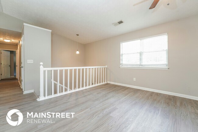 5591 Sapphire Spring in Stone Mountain, GA - Foto de edificio - Building Photo