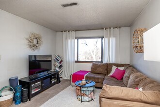 Newton Pointe Apartments in Iowa City, IA - Foto de edificio - Interior Photo