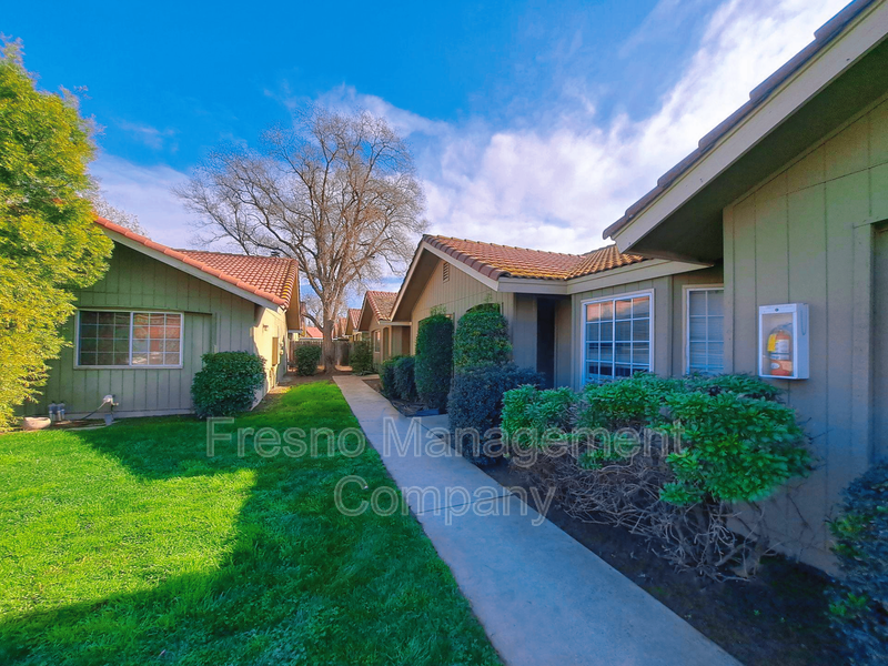 12476 Georgia Ln in Madera, CA - Building Photo