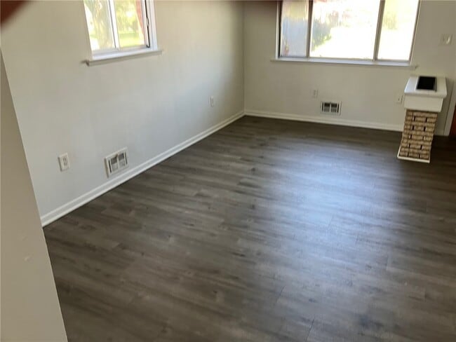 property at 220 E Linden Ave