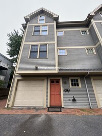 384 Washington St, Unit C in Somerville, MA - Foto de edificio - Building Photo