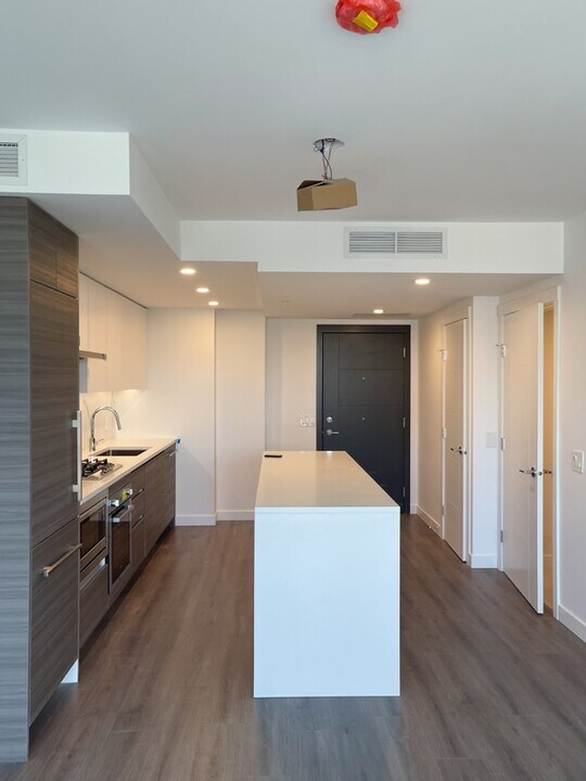 823 Carnarvon St in New Westminster, BC - Building Photo