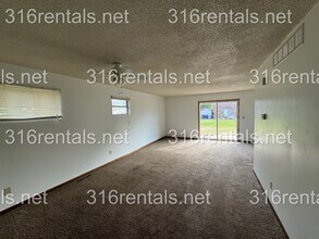 733 Westhaven Dr in Newton, KS - Building Photo - Building Photo