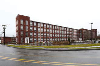 Threadmill Apartments in Pawcatuck, CT - Building Photo - Building Photo