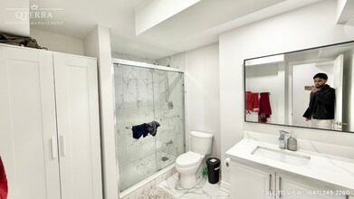 4082 Channing Cres in Oakville, ON - Building Photo - Building Photo