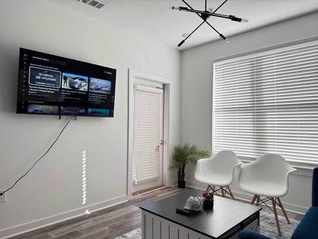 525 Parkway Dr NE in Atlanta, GA - Building Photo - Building Photo