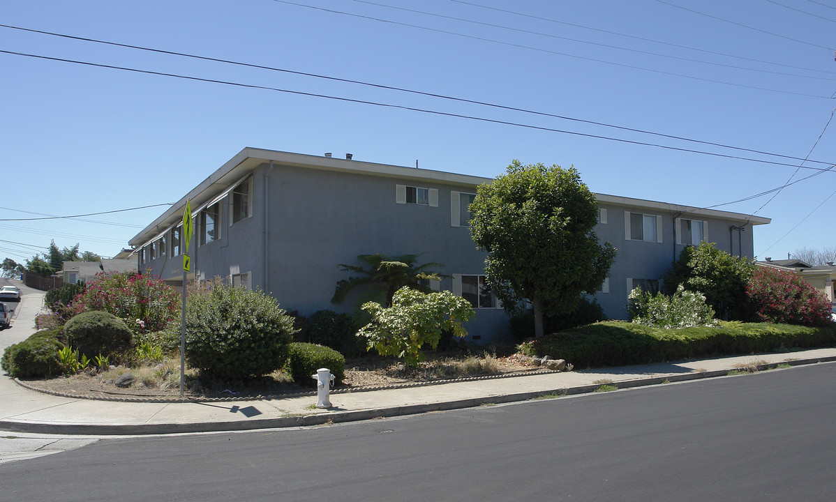 300-310 Vaqueros Ave in Rodeo, CA - Building Photo