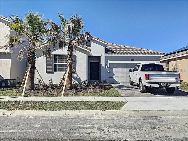 property at 1307 Oak Crest St