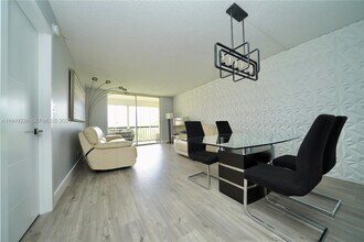 2541 Aragon Blvd in Sunrise, FL - Building Photo - Building Photo