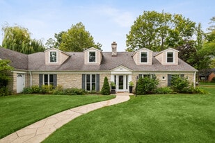 930 Harvard Ct in Highland Park, IL - Building Photo