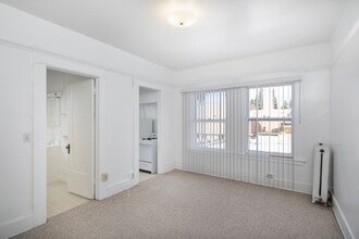 Windsor Apartments in San Diego, CA - Building Photo - Interior Photo