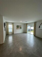 37059 Kings Crown Dr in Zephyrhills, FL - Building Photo - Building Photo