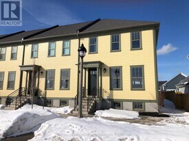 10 Perez Rd in Niagara-On-The-Lake, ON - Building Photo