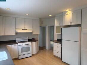 1140 Arreba St in Martinez, CA - Building Photo - Building Photo