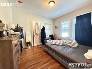 19 Cresthill Rd, Unit 1 in Boston, MA - Foto de edificio - Building Photo