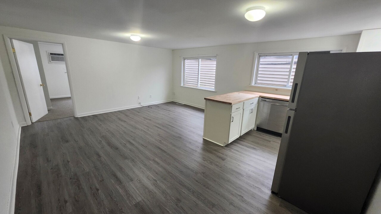 1 Maggiacomo Ln in Pleasant Valley, NY - Building Photo