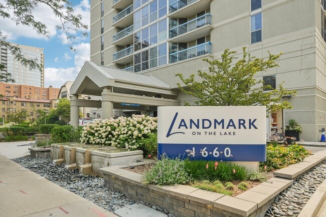 1660 N Prospect Ave in Milwaukee, WI - Building Photo - Building Photo