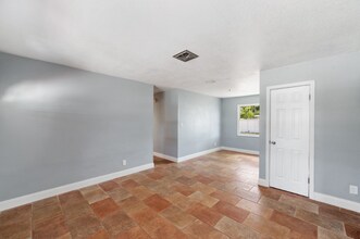 5660 Hobson St NE in St. Petersburg, FL - Building Photo - Building Photo