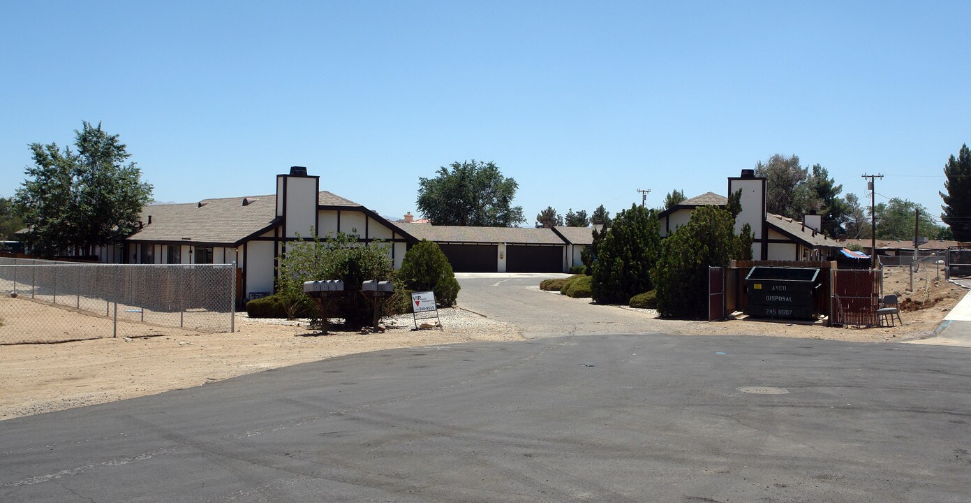 15904 Chehalis Ct in Apple Valley, CA - Building Photo