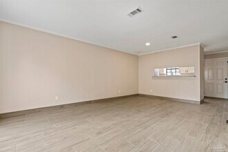 7250 Hilburn Rd in Pensacola, FL - Building Photo - Building Photo