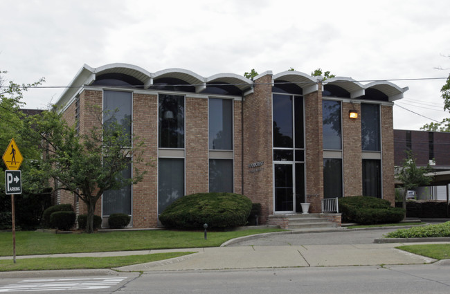 Woodcrest in Birmingham, MI - Foto de edificio - Building Photo