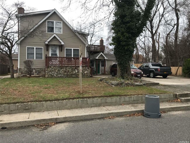 property at 10 Lakeview Dr