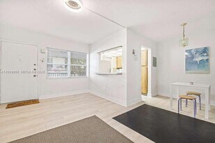 9140 Collins Ave in Surfside, FL - Building Photo
