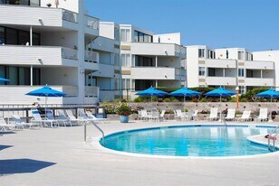 265 Dune Rd in Southampton, NY - Building Photo