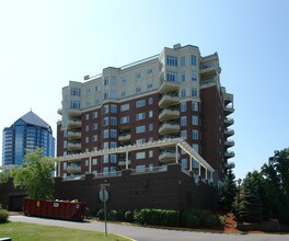 Normandale Tower in Bloomington, MN - Foto de edificio - Building Photo