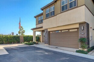 651 Breakaway Ln in Costa Mesa, CA - Building Photo