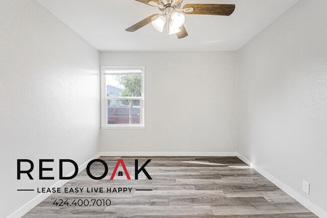 1094 Cherry Ave in Long Beach, CA - Building Photo - Building Photo