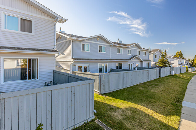 Brittany Lane Housing Co-op in Sherwood Park, AB - Building Photo - Building Photo