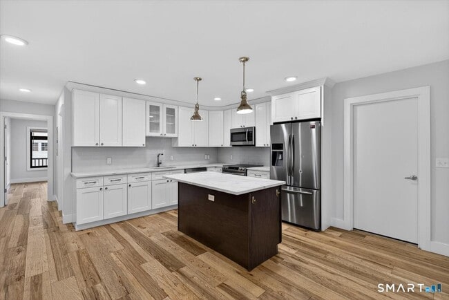 32 1/2 Village Rd in Milford, CT - Building Photo - Building Photo