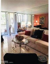 1239 Hillsboro Mile in Hillsboro Beach, FL - Building Photo - Building Photo