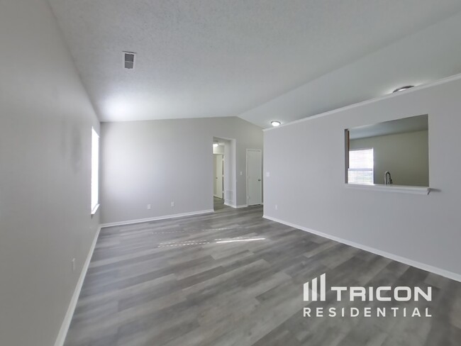701 Millbrook Dr in Avon, IN - Building Photo - Building Photo