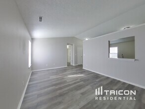 701 Millbrook Dr in Avon, IN - Building Photo - Building Photo