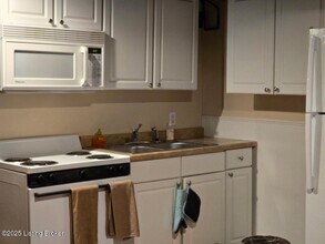 126 S Sherrin Ave in Louisville, KY - Building Photo - Building Photo