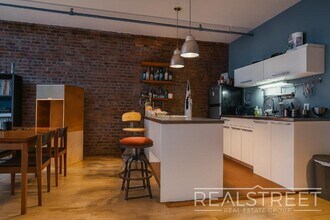 337 Kent Ave in Brooklyn, NY - Building Photo - Building Photo