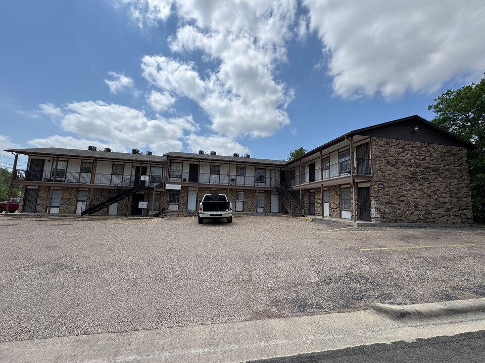 1405 N Gray St in Killeen, TX - Building Photo