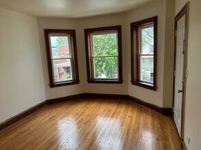 4343 W Crystal St, Unit 2nd floor in Chicago, IL - Building Photo - Building Photo