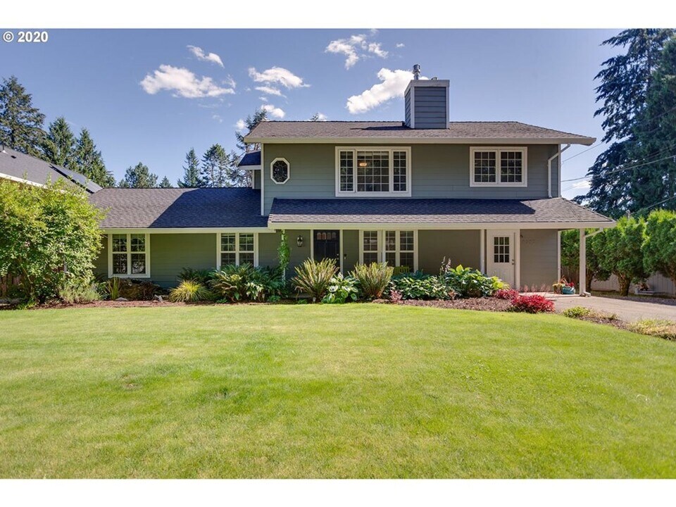 6352 SW Dawn St in Lake Oswego, OR - Foto de edificio