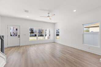 2525 13th Ave N in St. Petersburg, FL - Foto de edificio - Building Photo