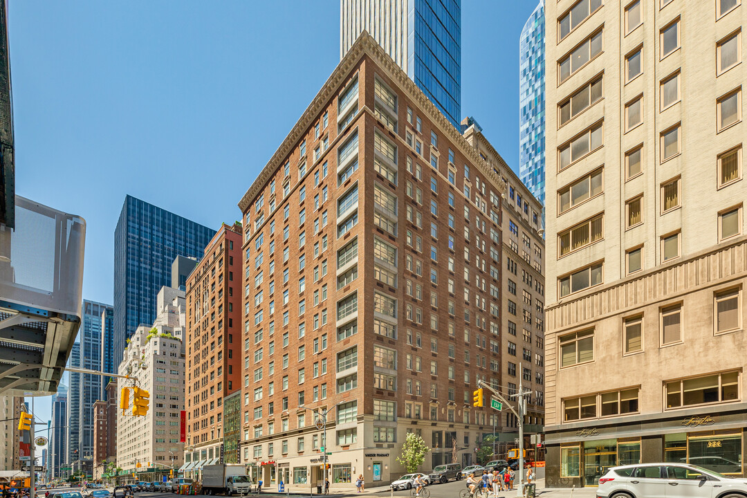 Windsor Park in New York, NY - Building Photo