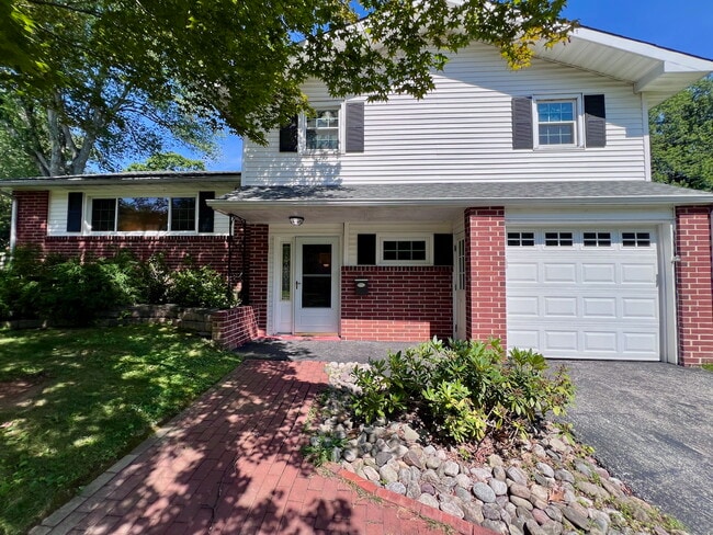 property at 2208 Jamaica Dr