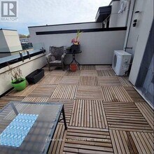 32 Fieldway Rd in Toronto, ON - Building Photo - Building Photo