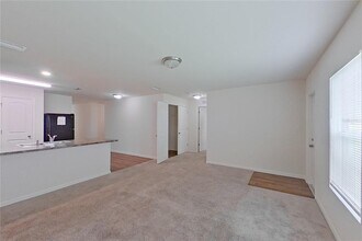 2920 NE 2nd Ave in Cape Coral, FL - Foto de edificio - Building Photo