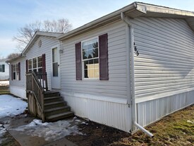 265 Sarah Fern Ct in Lapeer, MI - Building Photo