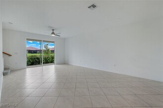 2858 Blossom Wy in Naples, FL - Building Photo - Building Photo
