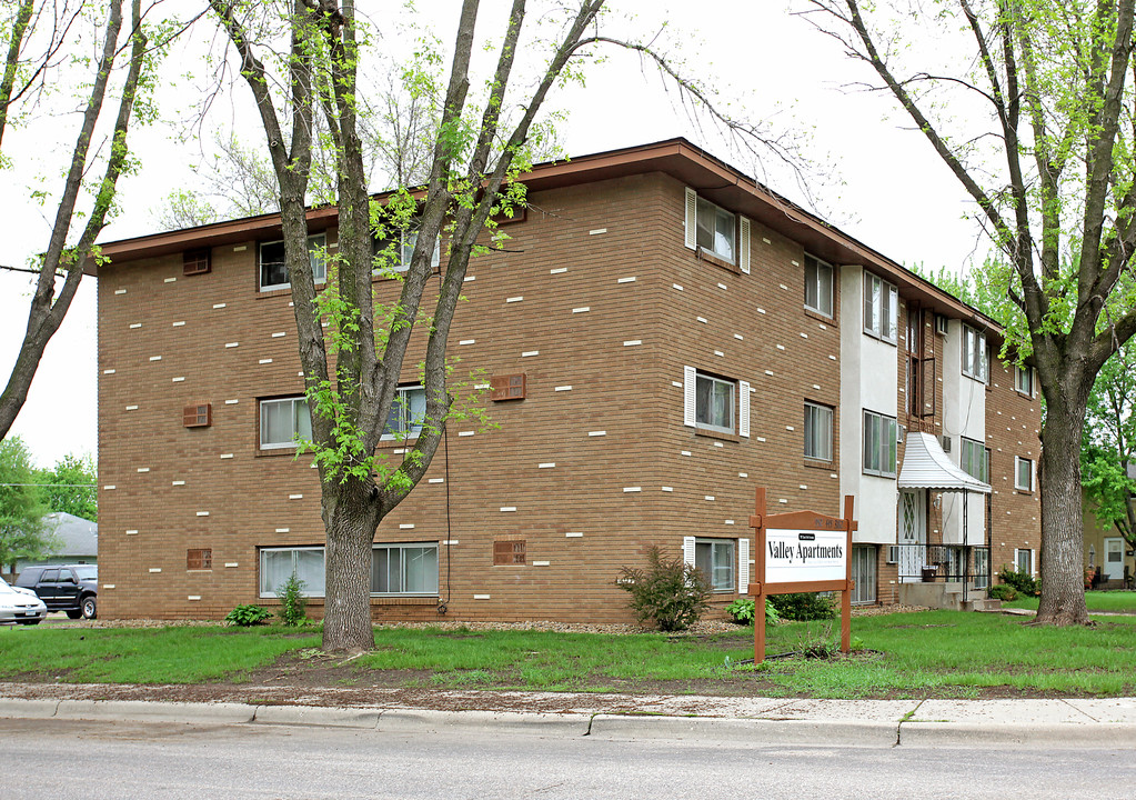 Valley Apartments in Shakopee, MN - Foto de edificio